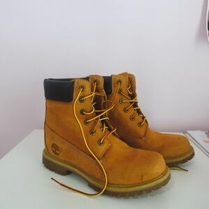 Timberland Classic Boot, Size 7
